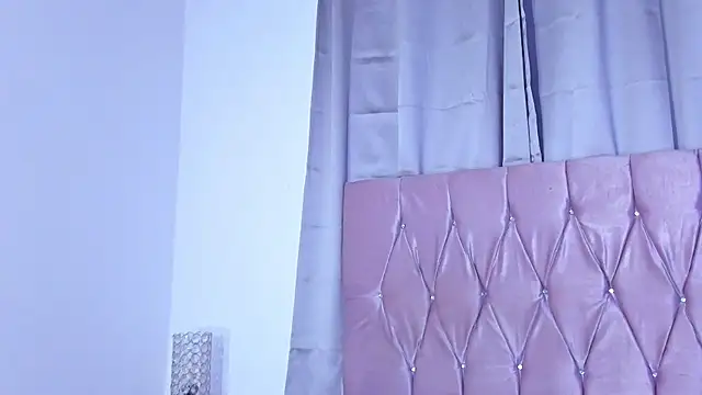 Snapshot of Ashley_piinkk_ chatting on 02/10/25, 11:04 Ashley piinkk  online show from 02/10/25, 11:04