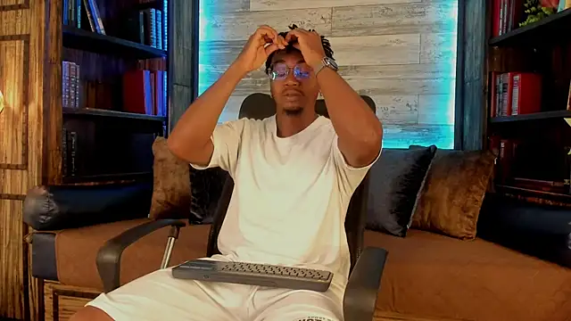 Snapshot of JamalMyst chatting on 09/17/25, 03:30 JamalMyst online show from 09/17/25, 03:30