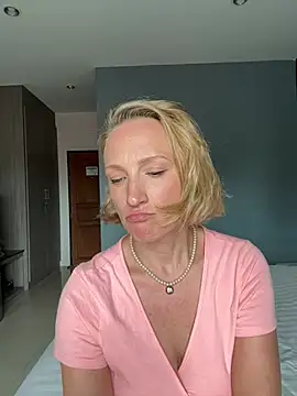 Snapshot of UmaTruewoman chatting on 04/09/26, 06:19 UmaTruewoman online show from 04/09/26, 06:19