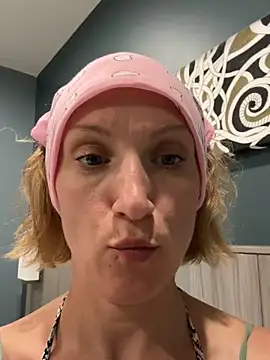 Snapshot of UmaTruewoman chatting on 04/10/26, 01:05 UmaTruewoman online show from 04/10/26, 01:05
