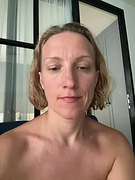 Snapshot of UmaTruewoman chatting on 04/16/26, 12:22 UmaTruewoman online show from 04/16/26, 12:22