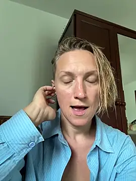 Snapshot of UmaTruewoman chatting on 05/05/26, 05:26 UmaTruewoman online show from 05/05/26, 05:26