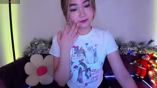 Snapshot of Fluffy_Rose chatting on 12/21/24, 01:47 Fluffy Rose online show from 12/21/24, 01:47