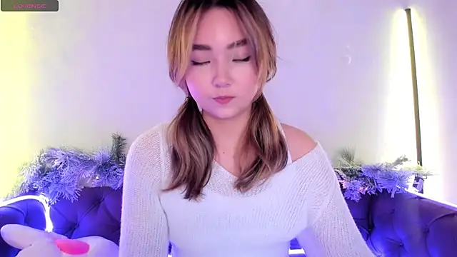 Snapshot of Fluffy_Rose chatting on 12/27/24, 08:35 Fluffy Rose online show from 12/27/24, 08:35