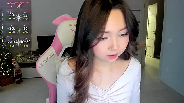 Fluffy Rose online show from 12/15/25, 03:11