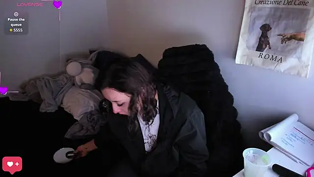 bonnie moon  online show from 06/15/26, 03:58
