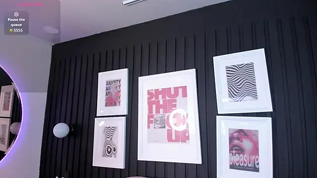 Kayla stern  online show from 10/16/25, 07:37