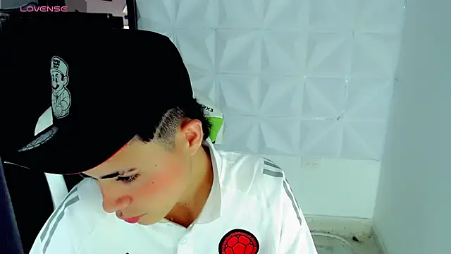 Snapshot of bby_santi chatting on 12/06/24, 04:28 bby santi online show from 12/06/24, 04:28