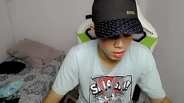 Snapshot of bby_santi chatting on 03/11/25, 02:18 bby santi online show from 03/11/25, 02:18