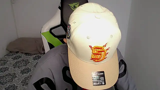 Snapshot of bby_santi chatting on 03/19/25, 02:02 bby santi online show from 03/19/25, 02:02