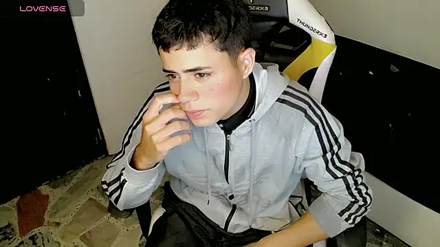 Snapshot of bby_santi chatting on 10/05/25, 12:09 bby santi online show from 10/05/25, 12:09