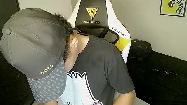 Snapshot of bby_santi chatting on 10/15/25, 02:06 bby santi online show from 10/15/25, 02:06