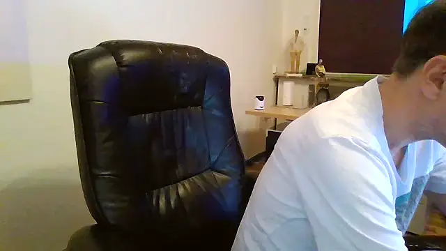 Snapshot of Minm666 chatting on 12/11/24, 10:27 Minm666 online show from 12/11/24, 10:27