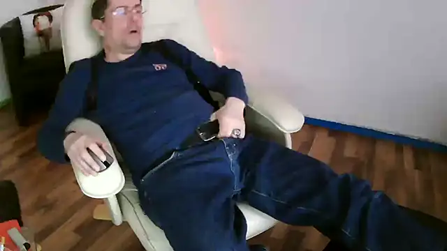 Snapshot of Minm666 chatting on 03/12/25, 04:56 Minm666 online show from 03/12/25, 04:56