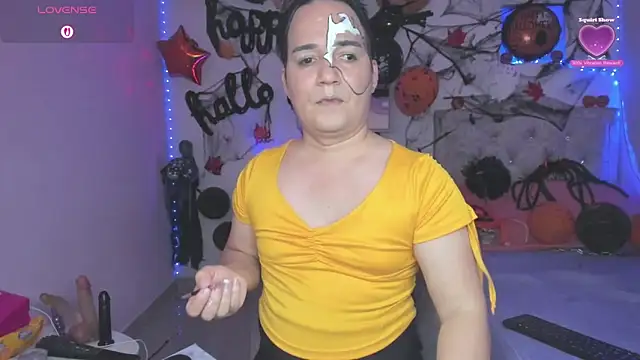 Snapshot of tania_lucia1 chatting on 10/28/25, 09:06 tania lucia1 online show from 10/28/25, 09:06