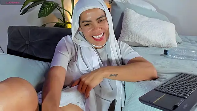 Snapshot of ClaraMariaMon chatting on 01/31/25, 08:54 ClaraMariaMon online show from 01/31/25, 08:54