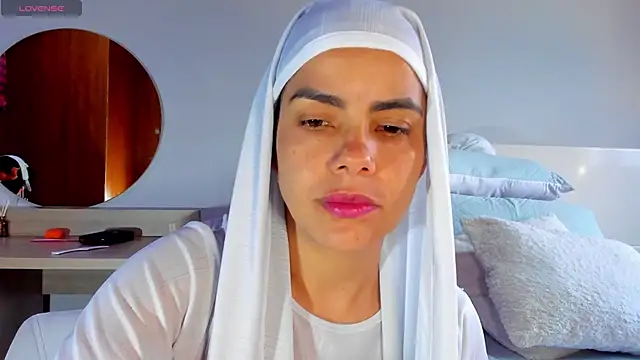 Snapshot of ClaraMariaMon chatting on 03/08/25, 04:17 ClaraMariaMon online show from 03/08/25, 04:17