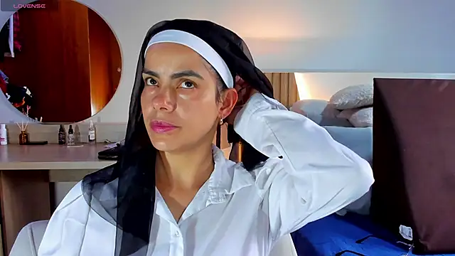 Snapshot of ClaraMariaMon chatting on 03/17/25, 04:11 ClaraMariaMon online show from 03/17/25, 04:11