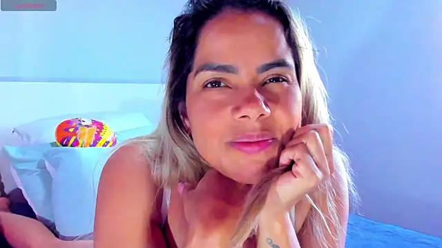 Snapshot of ClaraMariaMon chatting on 03/22/25, 07:31 ClaraMariaMon online show from 03/22/25, 07:31