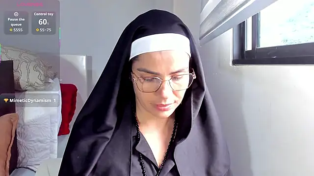 Snapshot of ClaraMariaMon chatting on 10/11/25, 05:00 ClaraMariaMon online show from 10/11/25, 05:00