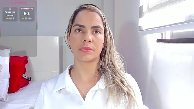 Snapshot of ClaraMariaMon chatting on 10/19/25, 03:34 ClaraMariaMon online show from 10/19/25, 03:34