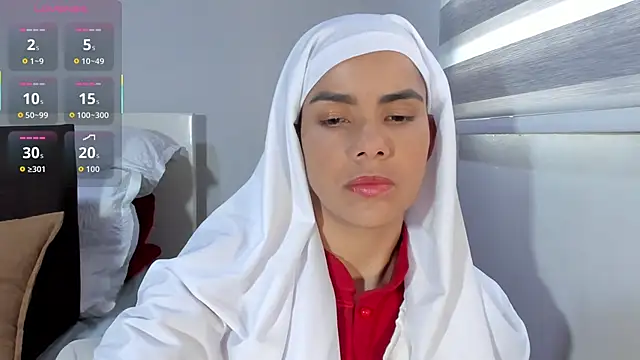 Snapshot of ClaraMariaMon chatting on 10/20/25, 05:35 ClaraMariaMon online show from 10/20/25, 05:35