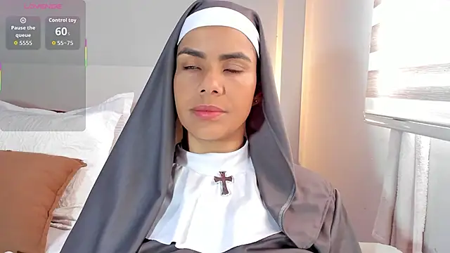 Snapshot of ClaraMariaMon chatting on 11/11/25, 01:44 ClaraMariaMon online show from 11/11/25, 01:44