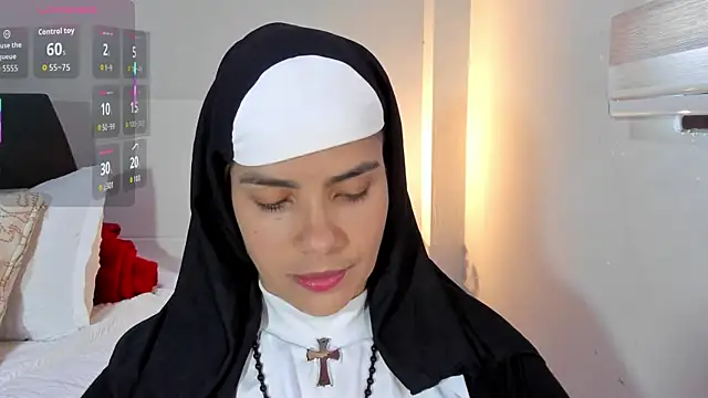 Snapshot of ClaraMariaMon chatting on 11/25/25, 05:46 ClaraMariaMon online show from 11/25/25, 05:46