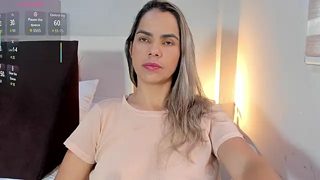 Snapshot of ClaraMariaMon chatting on 11/30/25, 02:10 ClaraMariaMon online show from 11/30/25, 02:10