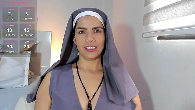 Snapshot of ClaraMariaMon chatting on 12/18/25, 02:01 ClaraMariaMon online show from 12/18/25, 02:01