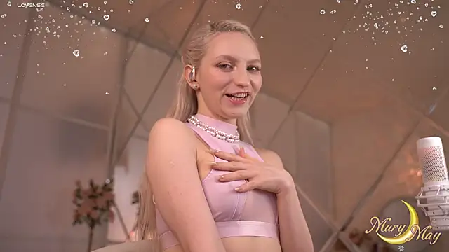 Snapshot of marylunamay chatting on 01/11/26, 03:44 marylunamay online show from 01/11/26, 03:44