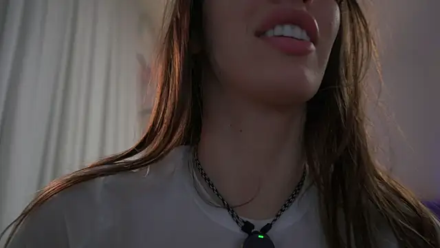 Snapshot of emma_land chatting on 03/19/25, 11:50 emma land online show from 03/19/25, 11:50