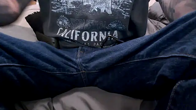 Snapshot of JohnnyKorrupt_ chatting on 10/30/25, 10:06 JohnnyKorrupt online show from 10/30/25, 10:06