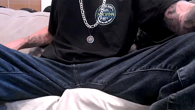 Snapshot of JohnnyKorrupt_ chatting on 11/04/25, 08:24 JohnnyKorrupt online show from 11/04/25, 08:24