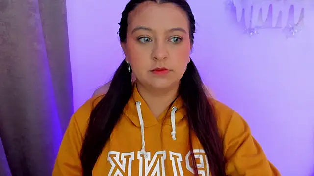 Snapshot of Sweet_Chloe06 chatting on 12/14/24, 11:39 Sweet Chloe06 online show from 12/14/24, 11:39