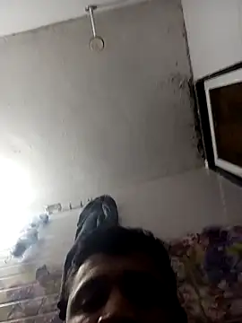 Snapshot of Naresh00766 chatting on 12/18/25, 08:37 Naresh00766 online show from 12/18/25, 08:37