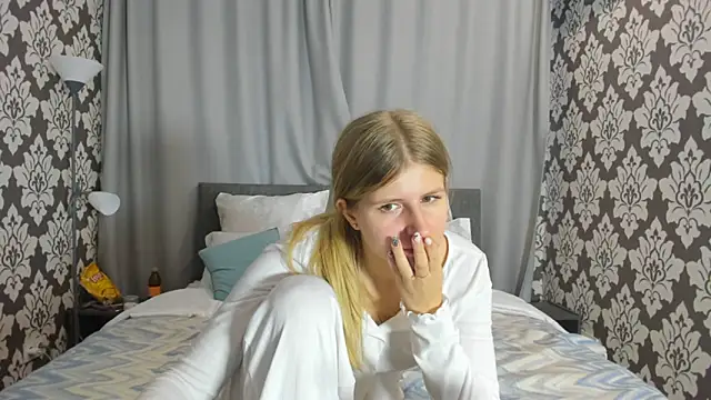 Snapshot of kirraa_ chatting on 09/29/25, 01:38 kirraa  online show from 09/29/25, 01:38