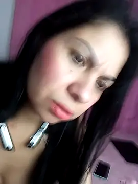 Snapshot of saralunabella chatting on 12/11/24, 08:07 saralunabella online show from 12/11/24, 08:07