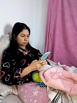 Snapshot of saralunabella chatting on 01/23/25, 11:04 saralunabella online show from 01/23/25, 11:04