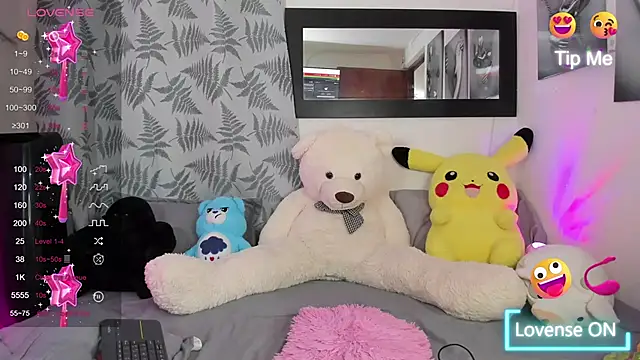 Snapshot of camy_roy chatting on 12/12/24, 03:43 camy roy online show from 12/12/24, 03:43