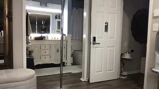 curvyfunlover online show from 10/01/25, 11:27