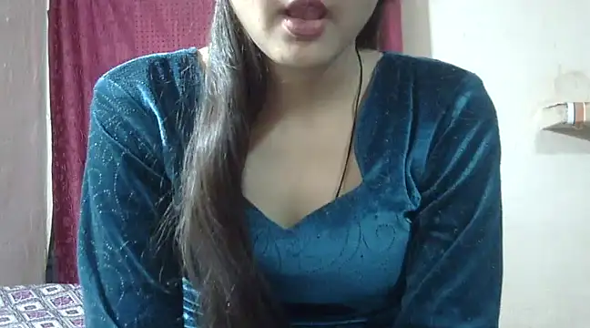 Snapshot of Aayesha chatting on 12/10/24, 11:00 Aayesha online show from 12/10/24, 11:00