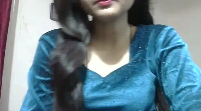 Snapshot of Aayesha chatting on 12/30/24, 05:15 Aayesha online show from 12/30/24, 05:15