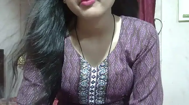 Snapshot of Aayesha chatting on 03/16/25, 12:11 Aayesha online show from 03/16/25, 12:11
