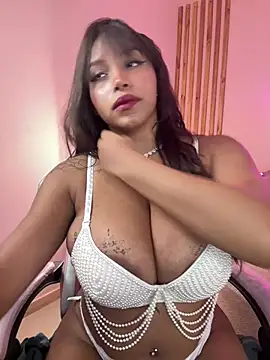 MadeleineSanez online show from 04/15/26, 09:04