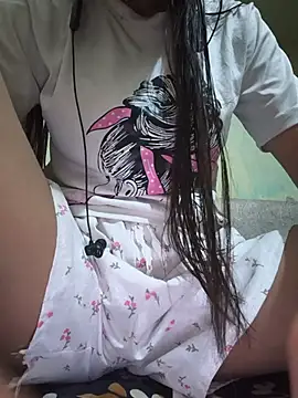 Snapshot of Bulbul_02 chatting on 06/15/26, 04:15 Bulbul 02 online show from 06/15/26, 04:15