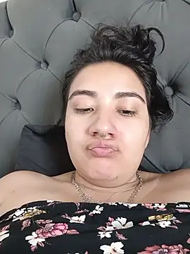 Snapshot of Hellen_Alex chatting on 01/15/26, 01:05 Hellen Alex online show from 01/15/26, 01:05