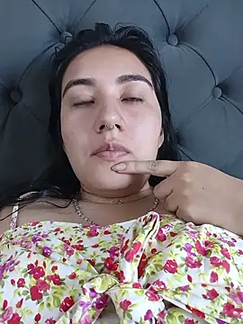 Snapshot of Hellen_Alex chatting on 01/17/26, 01:05 Hellen Alex online show from 01/17/26, 01:05