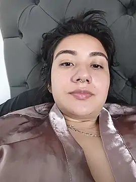 Snapshot of Hellen_Alex chatting on 01/18/26, 01:26 Hellen Alex online show from 01/18/26, 01:26