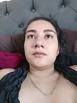 Snapshot of Hellen_Alex chatting on 02/05/26, 02:00 Hellen Alex online show from 02/05/26, 02:00